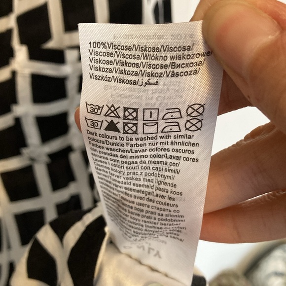 Black and white blouse - Picture 5 of 5